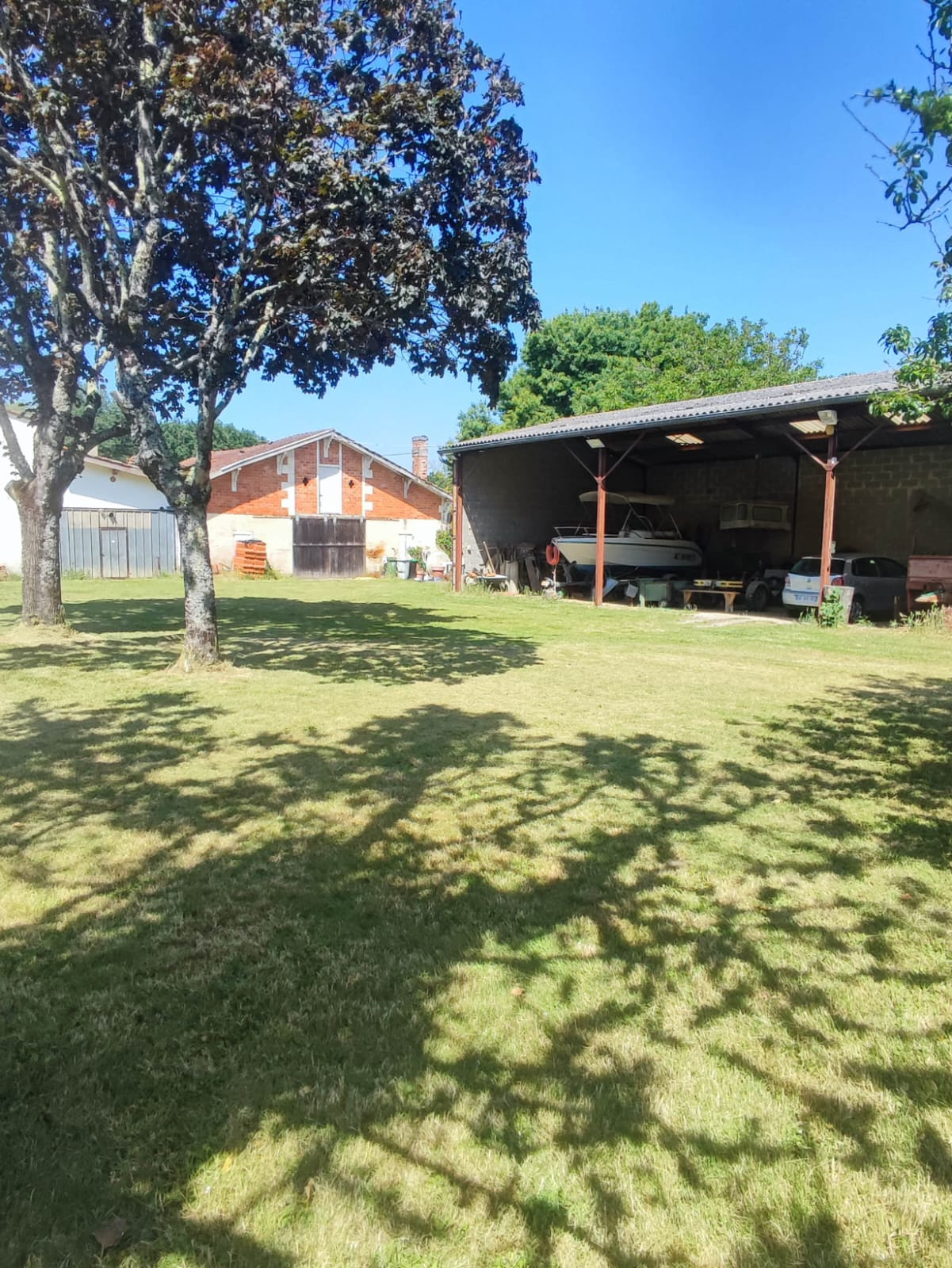 Ensemble Immobilier sur plus d'un hectare à SAINT ESTEPHE